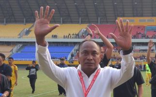 Gagal Bawa Sriwijaya FC Promosi, Kas Hartadi Menangis dan Minta Maaf - JPNN.com