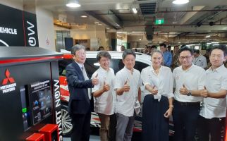 Mitsubishi Outlander PHEV Bisa Dicas di Parkiran Plaza Senayan Hanya dalam 25 Menit - JPNN.com