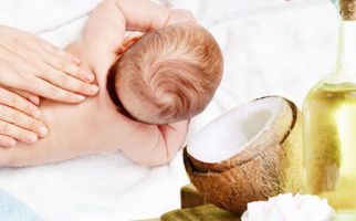 Kenali Manfaat Minyak Kelapa untuk Kesehatan Kulit Bayi - JPNN.com