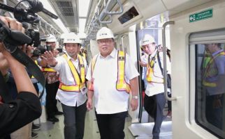 Uji Coba LRT Jabodebek, Pak Bambang Puji Kualitas Kereta Garapan PT INKA - JPNN.com