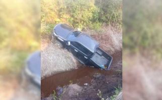 Mobil Pikap Bawa 12 Penumpang Masuk Parit, Tiga Orang Tewas - JPNN.com