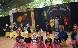 Satu Tungku, Tiga Batu: Cara Sekolah Alam Depok Perkenalkan Budaya Papua ke Siswa - JPNN.com