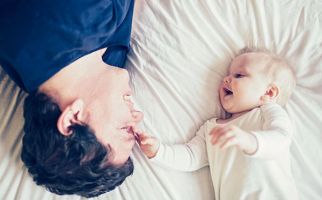 Peringatan untuk Para Pria, Ini Risiko Telat Menjadi Ayah - JPNN.com