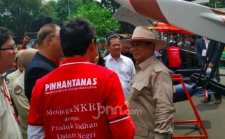 Yihaaaa, Gagahnya Pak Prabowo Subianto dengan Topi Koboi di Alpahankam - JPNN.com