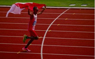 Lari Bawa Bendera Merah Putih, Agus Prayogo Raih Medali Emas untuk Indonesia - JPNN.com