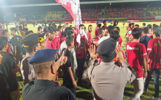 Kalteng Putra Tumbang di Kandang Sendiri, Suporter Mengamuk dan Merusak Fasilitas Stadion - JPNN.com