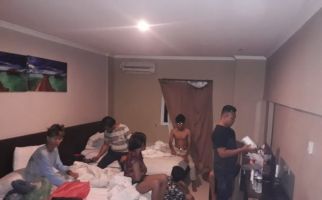Enam Pasangan ABG Digerebek saat Asyik Berbuat Terlarang di Kamar Hotel - JPNN.com