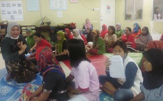 Menaker Kunjungi Pekerja Migran Indonesia di Sony Malaysia - JPNN.com