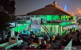Digusur, Warga Pilih Tinggal di Masjid - JPNN.com