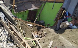 3 Orang Tewas Tertimbun Bangunan Ruko Akibat Dihantam Truk Pasir - JPNN.com