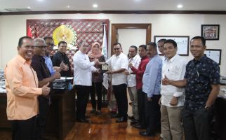 Harapan Sekjen DPD RI Saat Menerima Delegasi DPRD Tanah Datar - JPNN.com