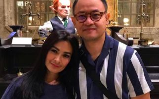 Suami Iis Dahlia Dituding Punya Gebetan Pramugari Junior - JPNN.com