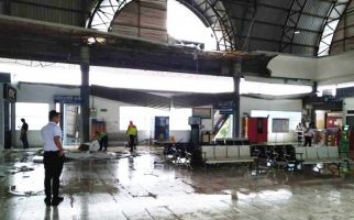 Stasiun Serpong Hancur Disapu Puting Beliung - JPNN.com