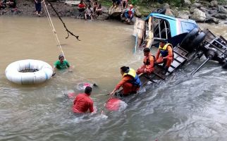 Evakuasi Hari Pertama Kecelakaan Bus Sriwijaya: 28 Meninggal, 13 Selamat - JPNN.com