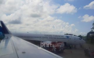 Pesawat Garuda Indonesia Alami Pecah Ban di Biak Papua - JPNN.com