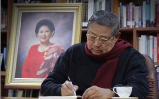 Curahan Hati Pak SBY Jelang Pergantian Tahun Tanpa Bu Ani - JPNN.com