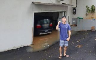 Rumah Ikut Terkena Banjir, Nicky Tirta: Awesome! - JPNN.com
