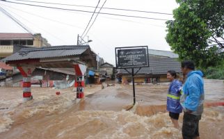 7 SPBU Tak Beroperasi Gara-Gara Banjir Jakarta Hari Ini - JPNN.com