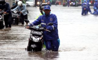 Motor Mogok Saat Terabas Banjir? Jangan Panik, Ikuti Langkah Ini - JPNN.com