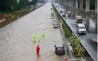 Banjir Jakarta: Ini Daftar Jalan Tol Jabodetabek yang Ditutup Sementara - JPNN.com