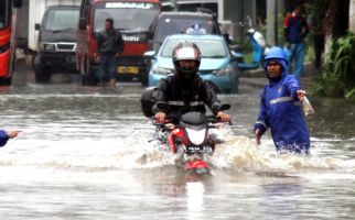 Jalan Daan Mogot Masih Parah, Jakarta Selatan Mulai Normal - JPNN.com