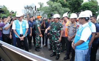 Panglima TNI dan Kapolri Tinjau Gardu Induk PLN Terdampak Banjir - JPNN.com