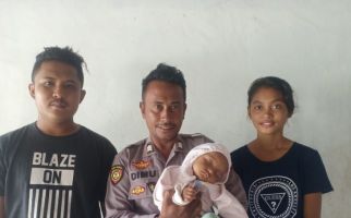 Aksi Heroik Brigpol Alfred Selamatkan Bayi 9 Bulan Tercebur ke Laut - JPNN.com