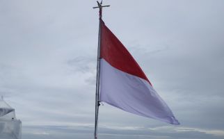 Bendera Merah Putih Kembali Dikibarkan di Suar Karang Unarang - JPNN.com