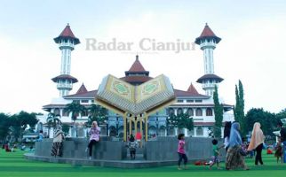 Duh, Fasilitas di Alun-alun Cianjur Rusak - JPNN.com