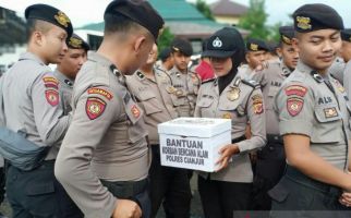 Patut Ditiru, Anggota Polres Cianjur Galang Dana Bantu Korban Banjir - JPNN.com