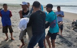 Dua Wisatawan Tewas Terseret Ombak Pantai Cijeruk Garut - JPNN.com