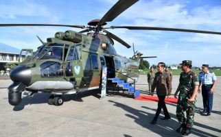 Jokowi Cek Kondisi Helikopter Kepresidenan Jenis Caracal - JPNN.com