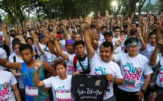 Unik, Ribuan Warga Thailand Lari Pagi demi Menggulingkan Pemerintah - JPNN.com