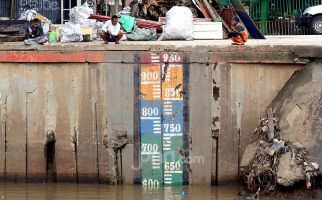 Pos Pantau Sunter Hulu Siaga I, 21 Daerah di Jakarta Berpotensi Banjir Malam Nanti - JPNN.com