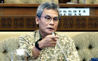 Oknum Polisi Menembak Anggota TNI, Simak Komentar Johan Budi - JPNN.com
