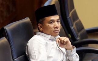 Gus Aang: DPR Bisa Setop Pembahasan RUU Ciptaker tanpa Menunggu Jokowi - JPNN.com