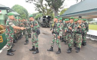 Prajurit TNI dari Satuan Tempur Diberangkatkan ke Medan Operasi - JPNN.com