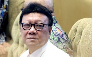 Menteri Tjahjo Bantah Mengusulkan Uang Pensiun PNS Rp 1 Miliar - JPNN.com