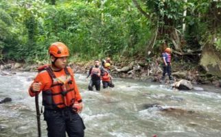 Santri yang Hanyut di Sungai Cisindangbarang Belum Ditemukan - JPNN.com