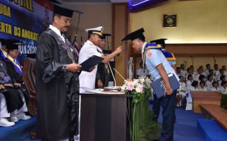 Wakasal Pimpin Upacara Wisuda 175 Lulusan STTAL 2020 - JPNN.com