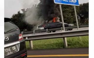 Bum, Mobil Minibus Terbakar di Tol Jagorawi - JPNN.com