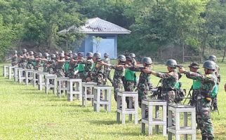 Waspada! Puluhan Taruna AAL Tampak Pegang Pistol dan Siap Menembak - JPNN.com