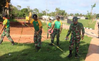 TNI-Polri Gelar Karya Bakti Pembersihan Lingkungan di PLBN Sota Papua - JPNN.com