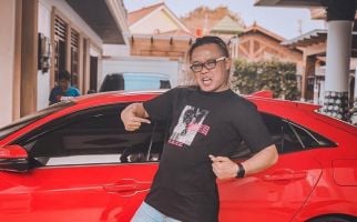 Sule Terharu Diberi Hadiah Mobil Mewah oleh Rizky Febian - JPNN.com