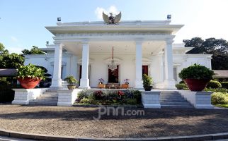 Iwan: Jangan Sinis Menyikapi Kantor Desa Mirip Istana Merdeka - JPNN.com