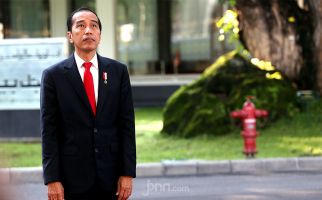 Presiden Jokowi Tinjau Kapal Selam Alugoro-405 di PT PAL - JPNN.com