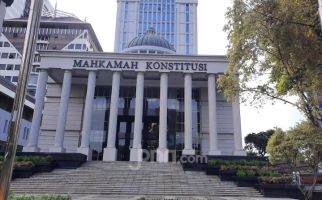 Eks Hakim Konstitusi: MK Berwenang Mendiskualifikasi Paslon yang Curang - JPNN.com