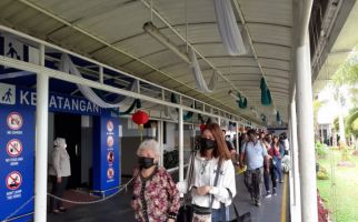 Ratusan Wisatawan asal Tiongkok Dipulangkan ke Negara Asal via Batam - JPNN.com