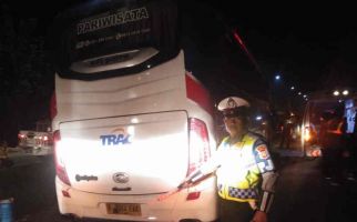 Kecelakaan di Tol Cipali, Bus Rombongan Kiai dari PWNU Jatim Tabrak Truk - JPNN.com