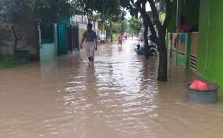 Perumahan Grand Sutera Diterjang Banjir - JPNN.com